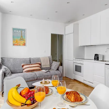 Eiffel Tower & Champ De Mars - 1br - Vacation Paris