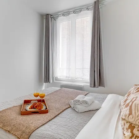 Eiffel Tower & Champ De Mars - 1br - Vacation Apartment *