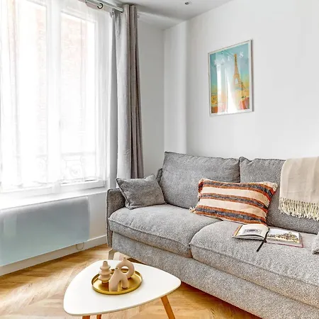 Eiffel Tower & Champ De Mars - 1br - Vacation Paris