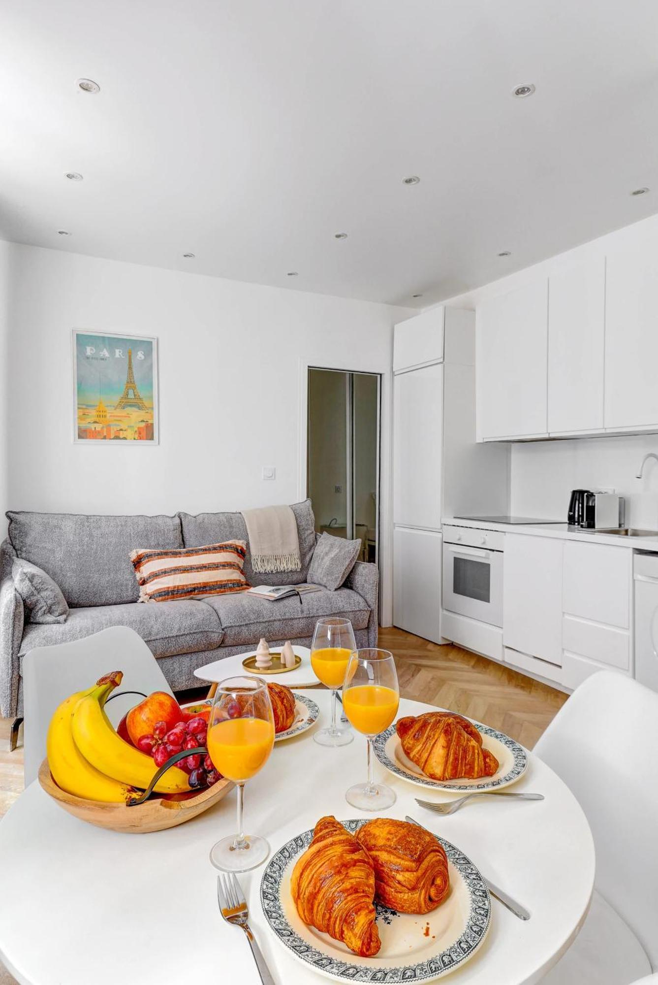 Eiffel Tower & Champ De Mars - 1br - Vacation Paris